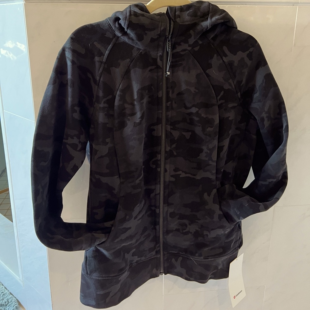 NWT lululemon scuba sweatshirt size 12 in black camo print.